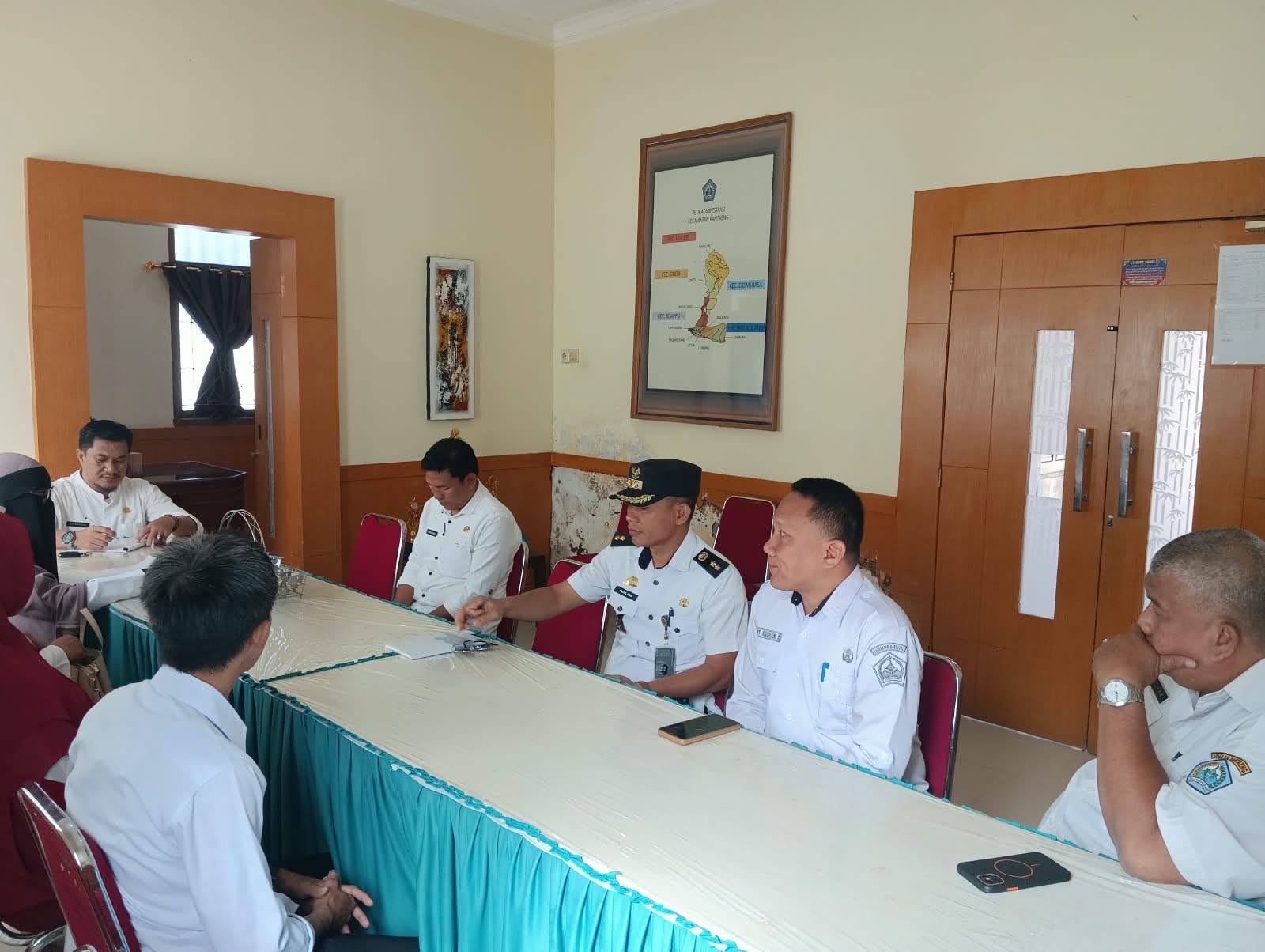Perkuat Pelayanan Publik, Camat Bantaeng Pimpin Rakor Lurah Bahas Kebutuhan Air Bersih Warga